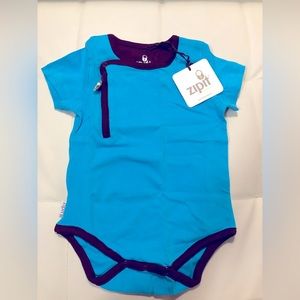 * Zip-up front 
* Soft, rich 100% cotton
* Comes with a adorable Zipit® gift box